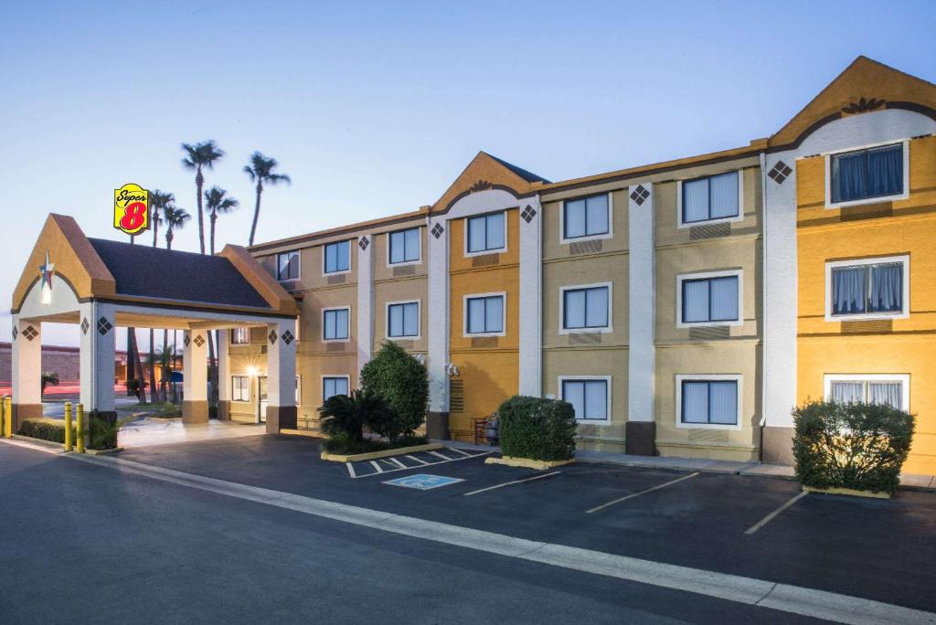 Super 8 by Wyndham Harlingen TX image