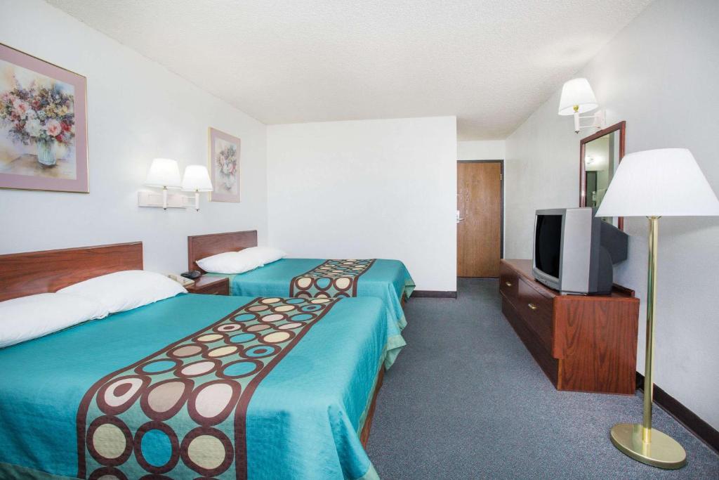 Super 8 by Wyndham Limon photo 4