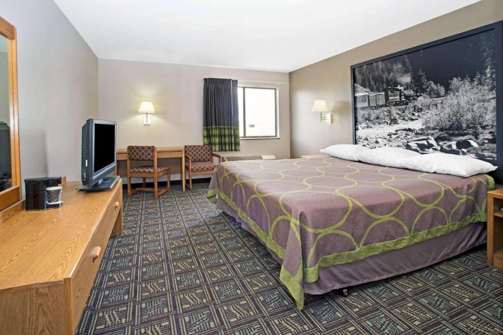 Super 8 by Wyndham Fort Collins photo 4