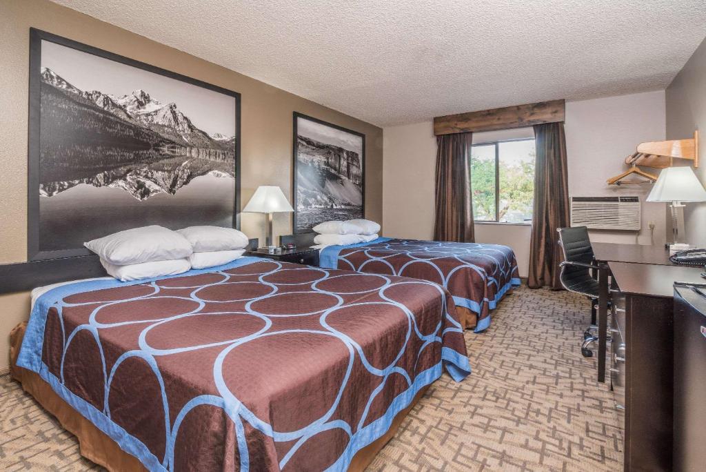 Super 8 by Wyndham Boise image