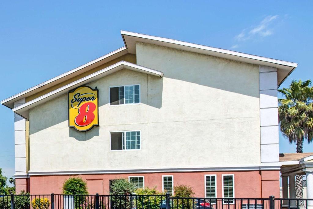 Super 8 by Wyndham Sacramento/Florin Rd image