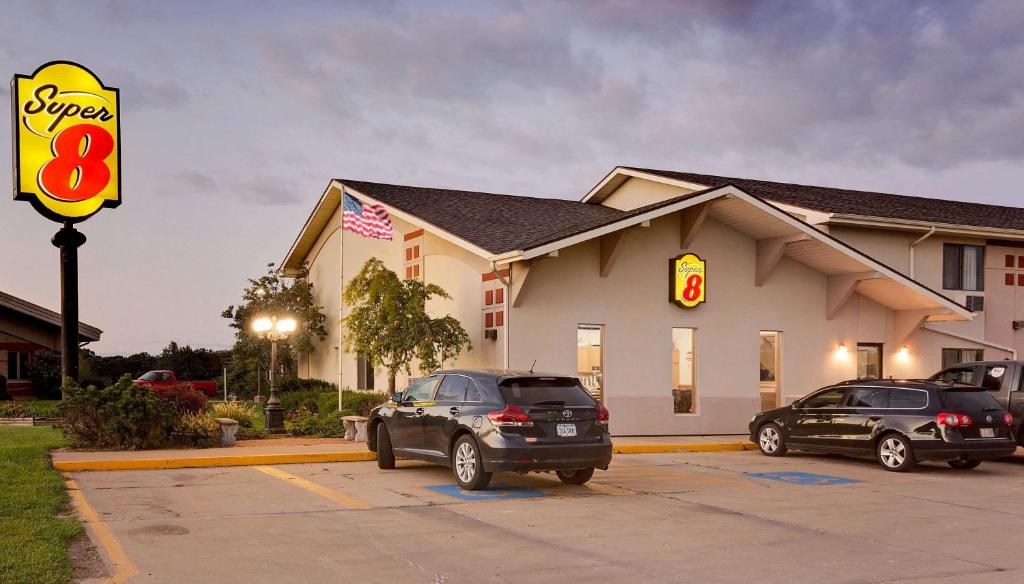 Super 8 by Wyndham Keokuk image