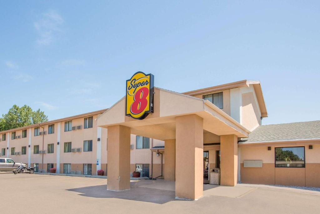 Super 8 by Wyndham Sioux City/Morningside Area photo 1