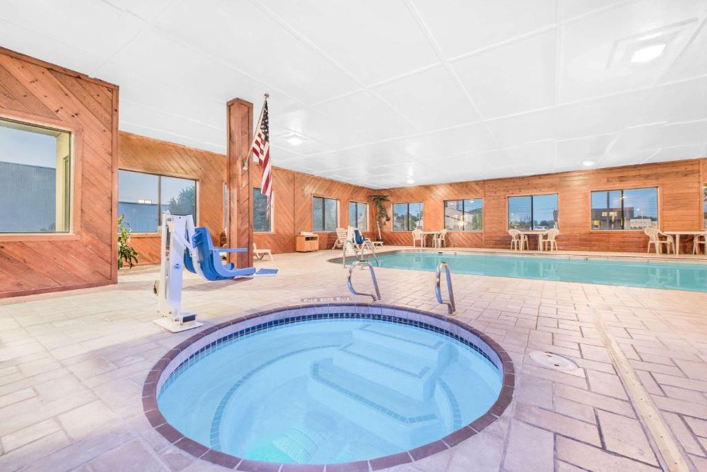 Super 8 by Wyndham Ottumwa photo 4