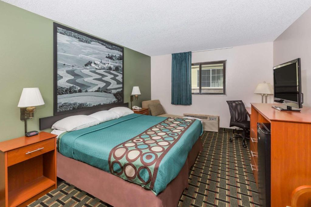 Super 8 by Wyndham Osceola IA photo 4