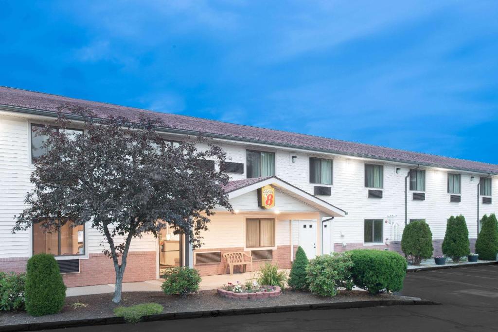 Super 8 by Wyndham Augusta image