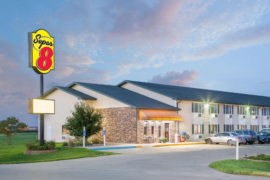 Super 8 by Wyndham Mt Pleasant photo 1