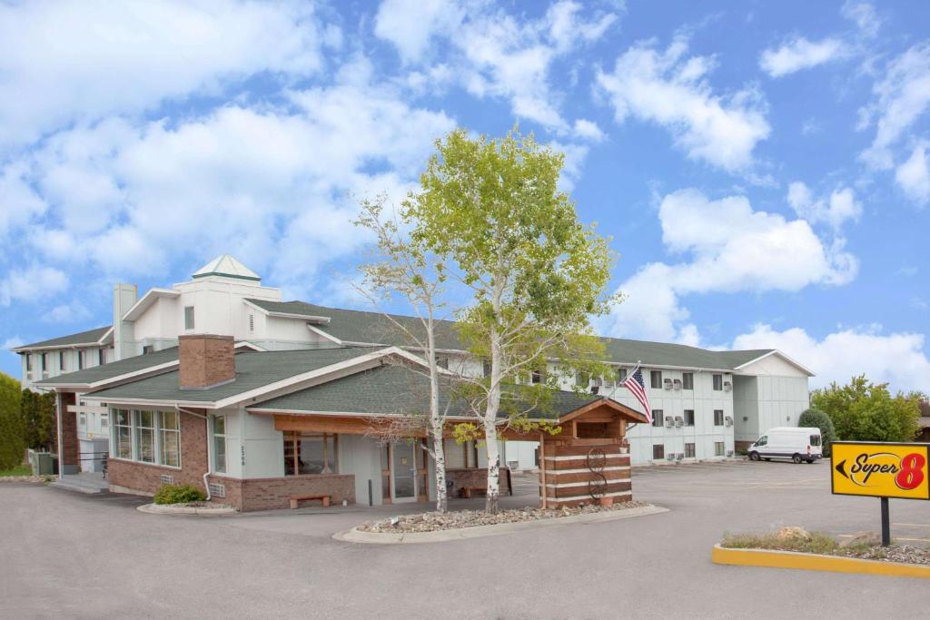 Super 8 by Wyndham Helena image