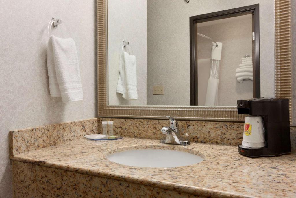 Riverdale Inn photo 4