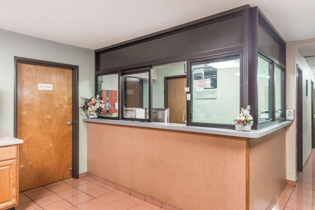 Super 8 by Wyndham O'Fallon MO/St. Louis Area photo 1