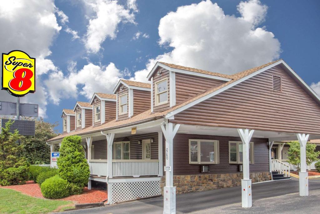 Super 8 by Wyndham Christiansburg image