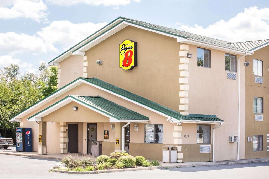 Super 8 by Wyndham Harrisonburg photo 1