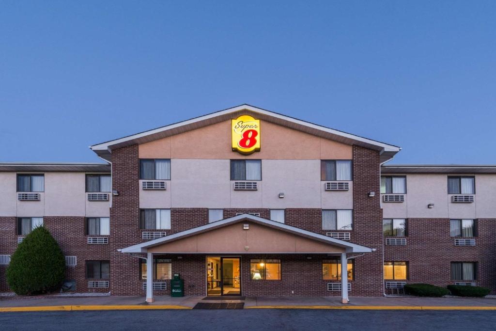 Super 8 by Wyndham Front Royal photo 1