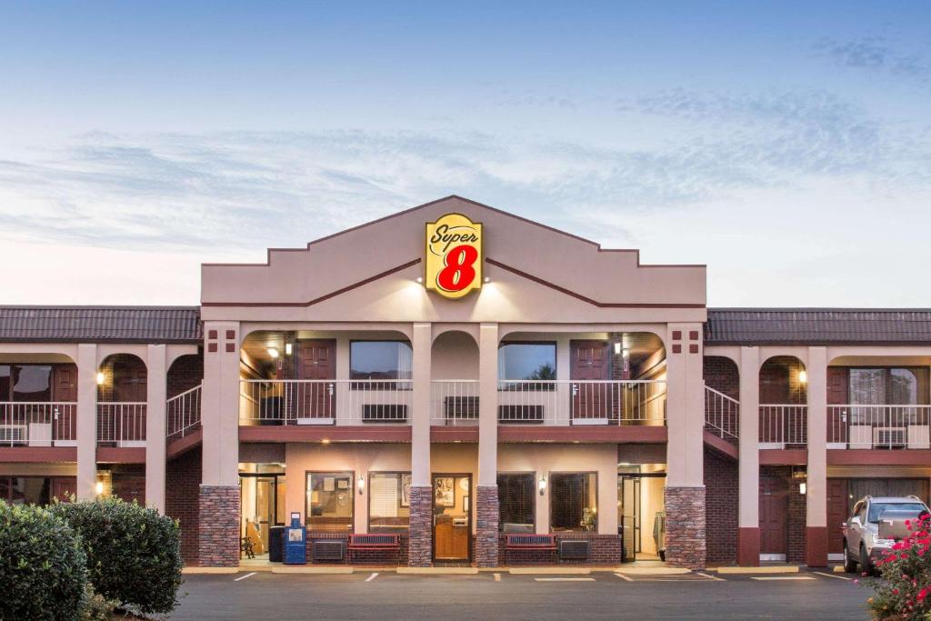 Super 8 by Wyndham Wytheville photo 1