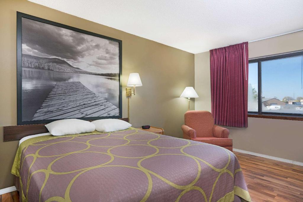 Super 8 by Wyndham Marshall MN photo 4