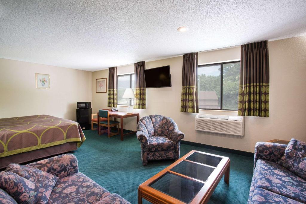 Super 8 by Wyndham Salem VA photo 3