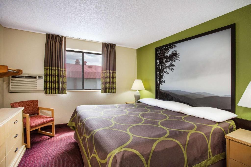 Super 8 by Wyndham Salem VA photo 1
