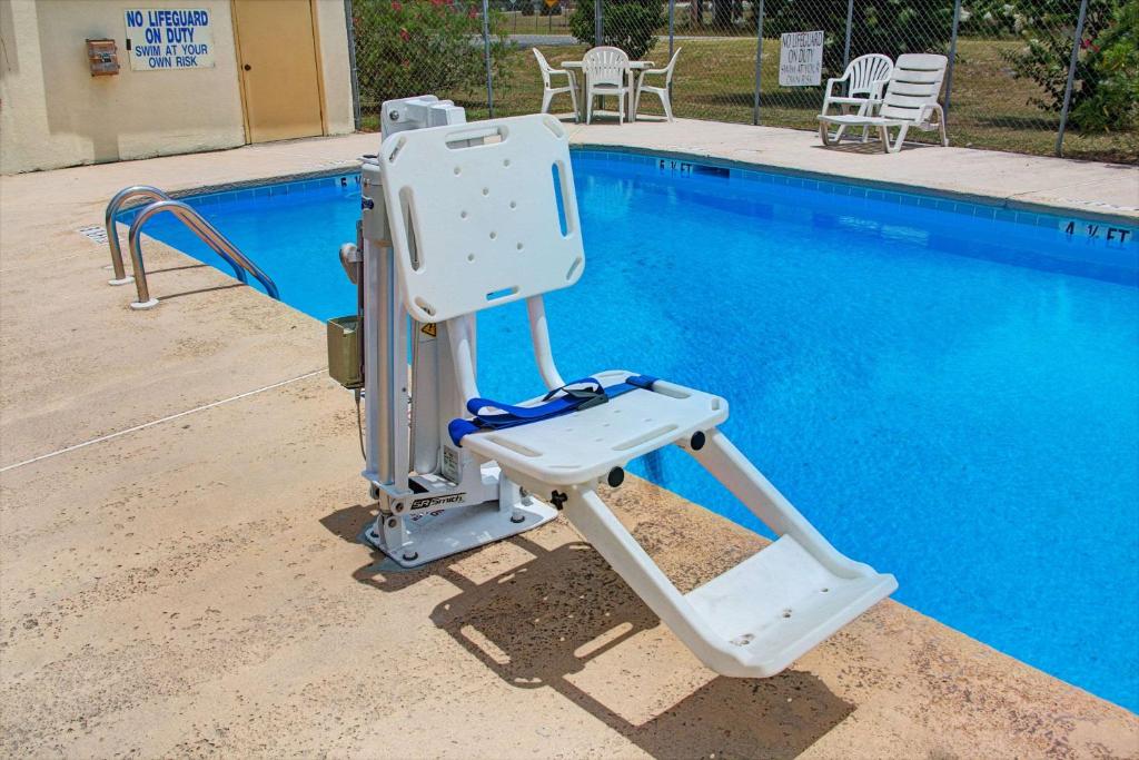 Super 8 by Wyndham Walterboro photo 4