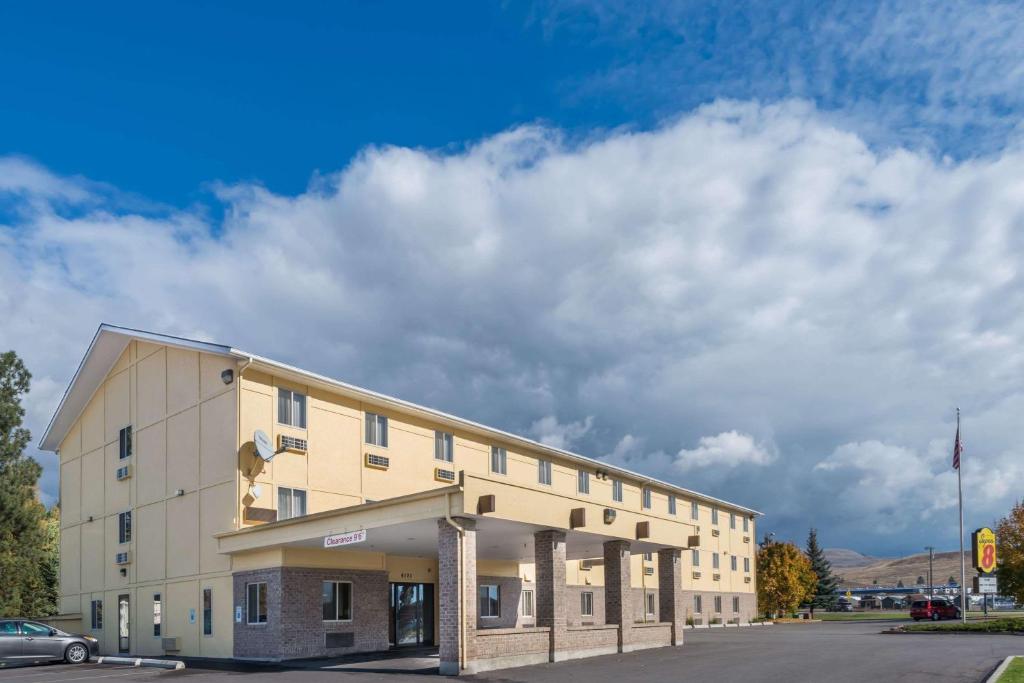 Super 8 by Wyndham Missoula/Reserve St. image