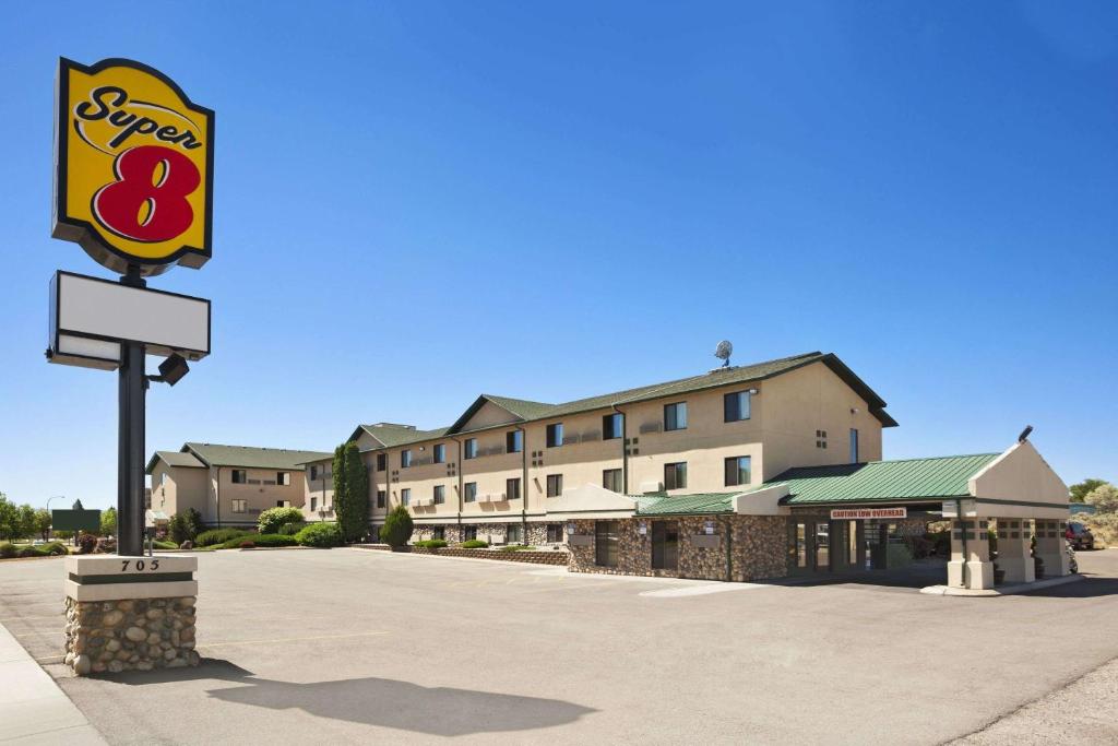 Super 8 by Wyndham Idaho Falls image