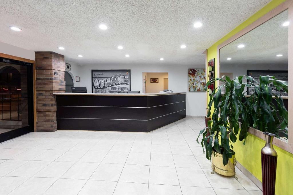 Super 8 by Wyndham Sapulpa/Tulsa Area photo 1