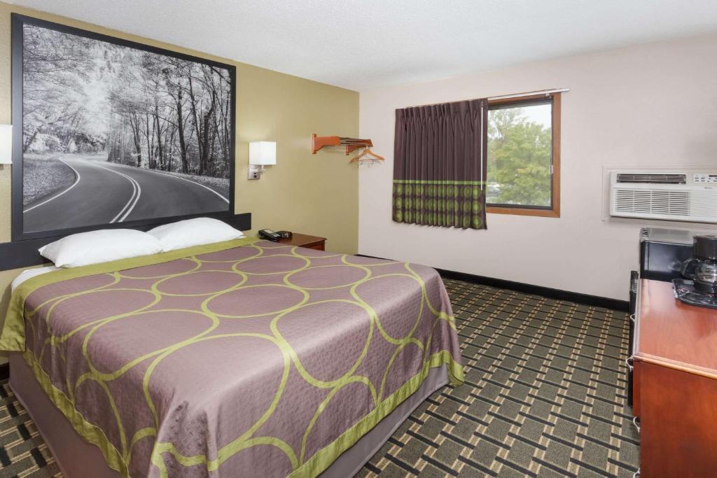 Super 8 by Wyndham Michigan City photo 1