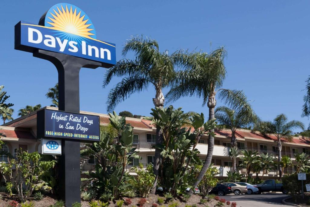 Days Inn by Wyndham San Diego Hotel Circle image