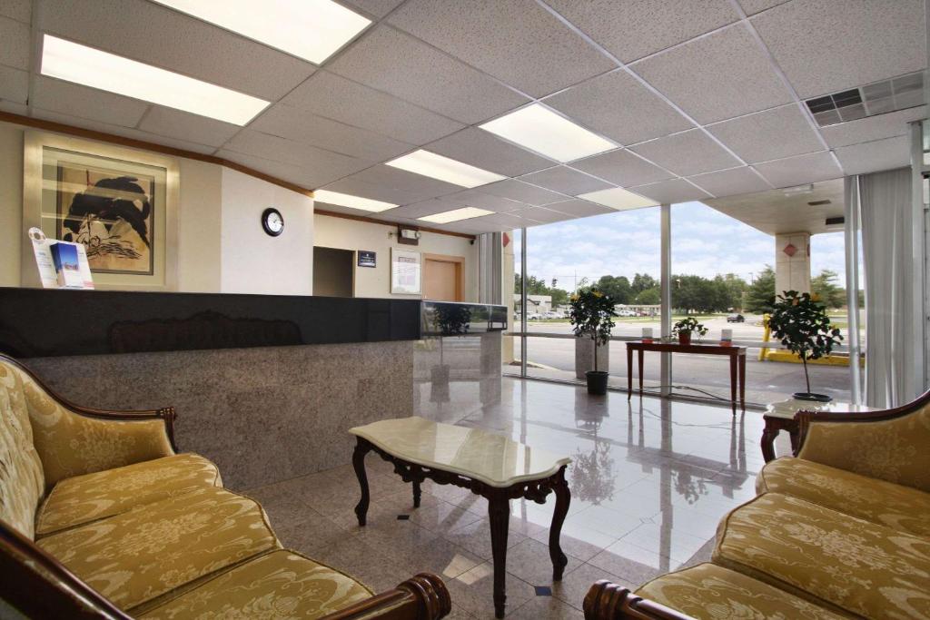 Super 8 by Wyndham Dover photo 1