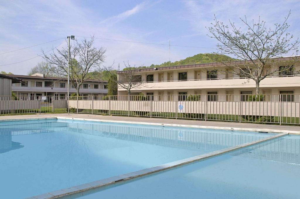 Days Inn by Wyndham Oak Ridge Knoxville image