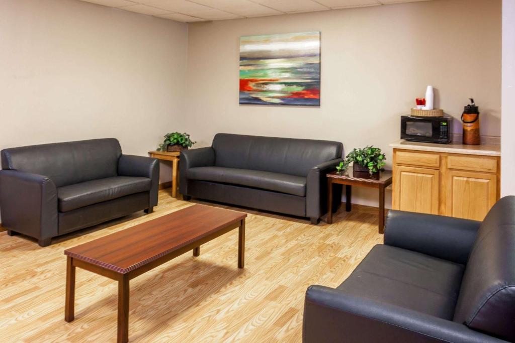 Days Inn by Wyndham Portage photo 2