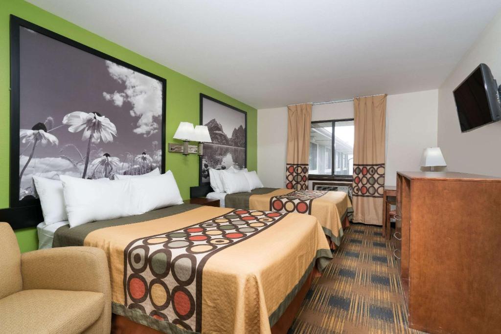 Super 8 by Wyndham Rochester Mayo Clinic Area photo 4
