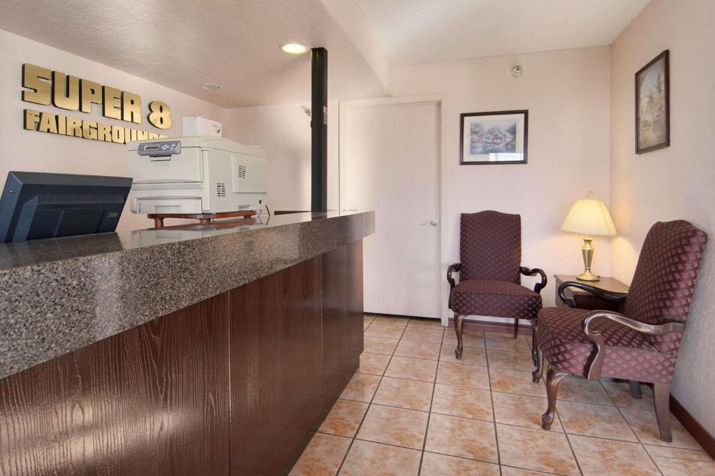 Super 8 by Wyndham Oklahoma Fairgrounds image