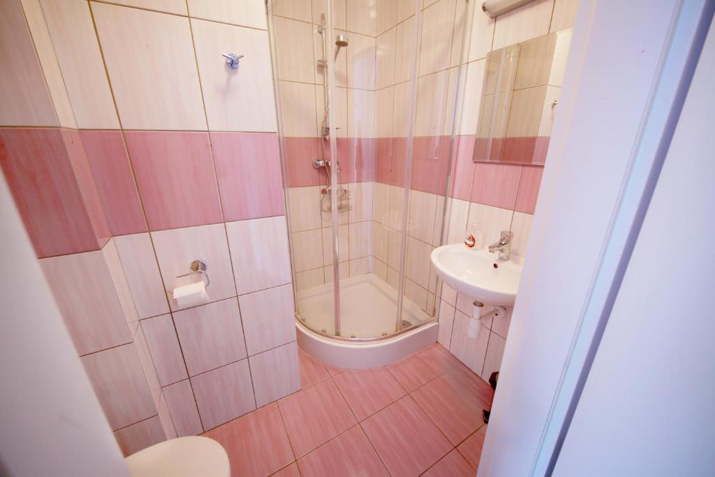 Одноместный (Одноместный номер с собственной ванной комнатой), eMKa Hostel