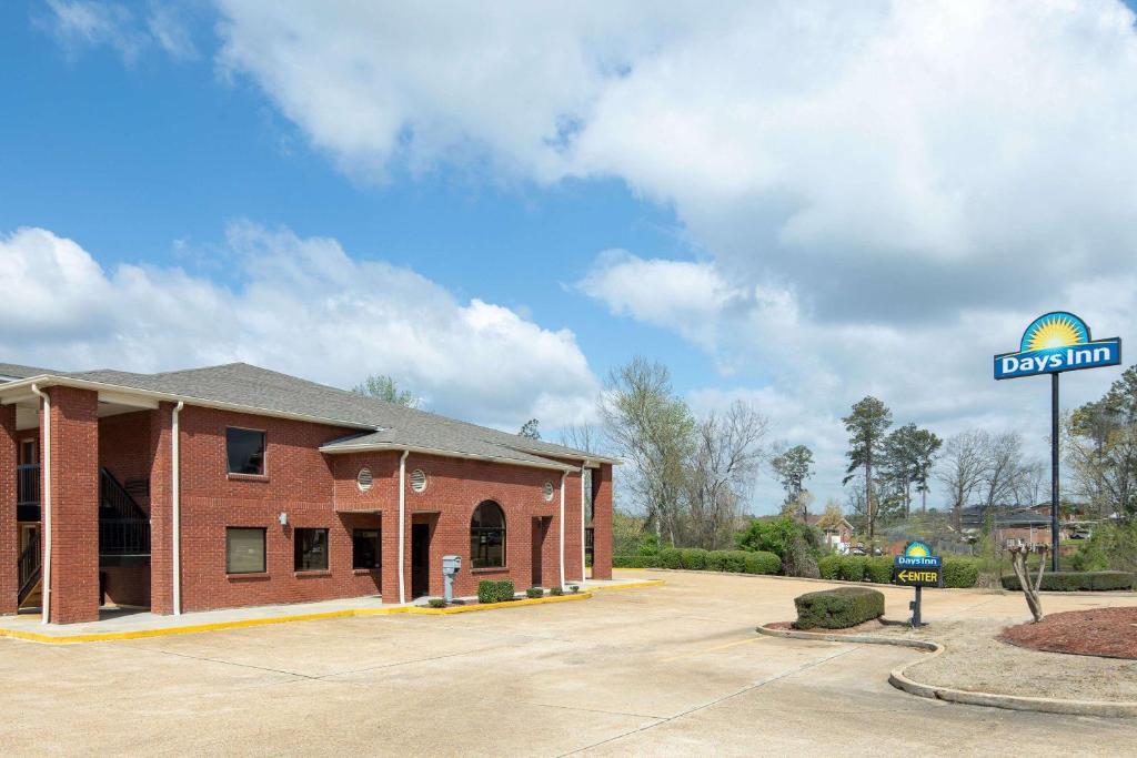 Days Inn by Wyndham Tupelo image