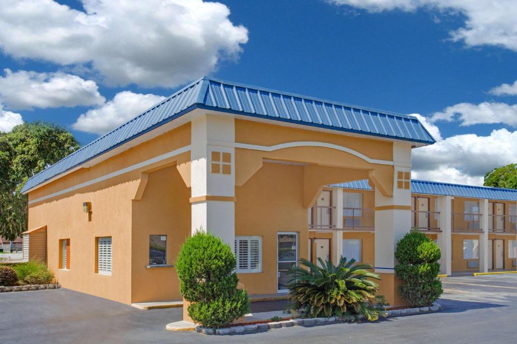 Super 8 by Wyndham Port Royal/Beaufort image