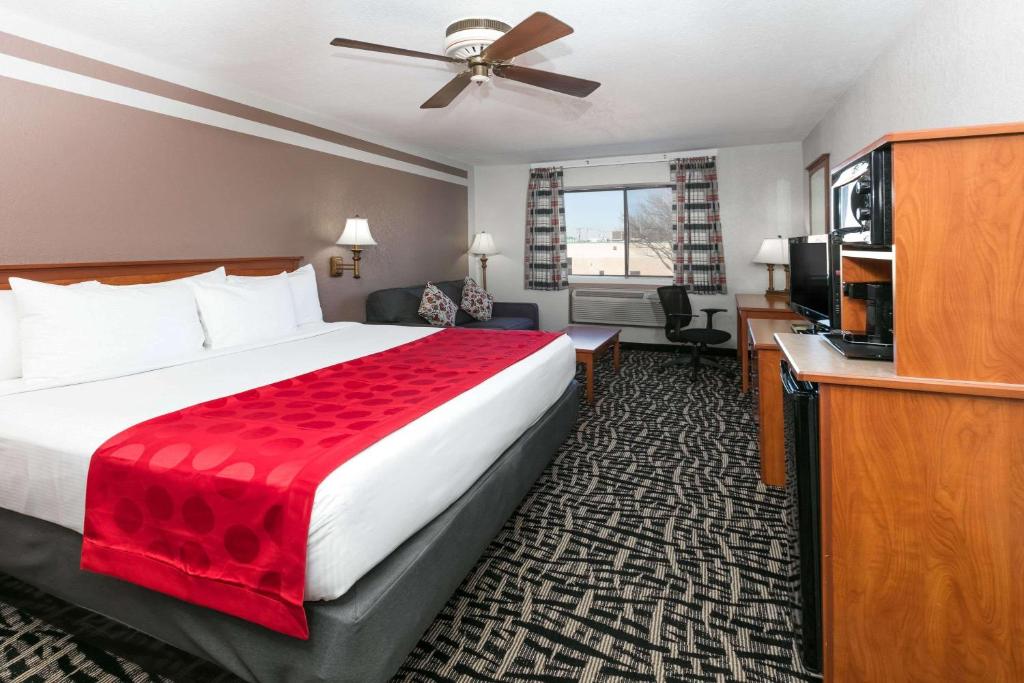 Ramada by Wyndham Oklahoma City Airport North photo 3
