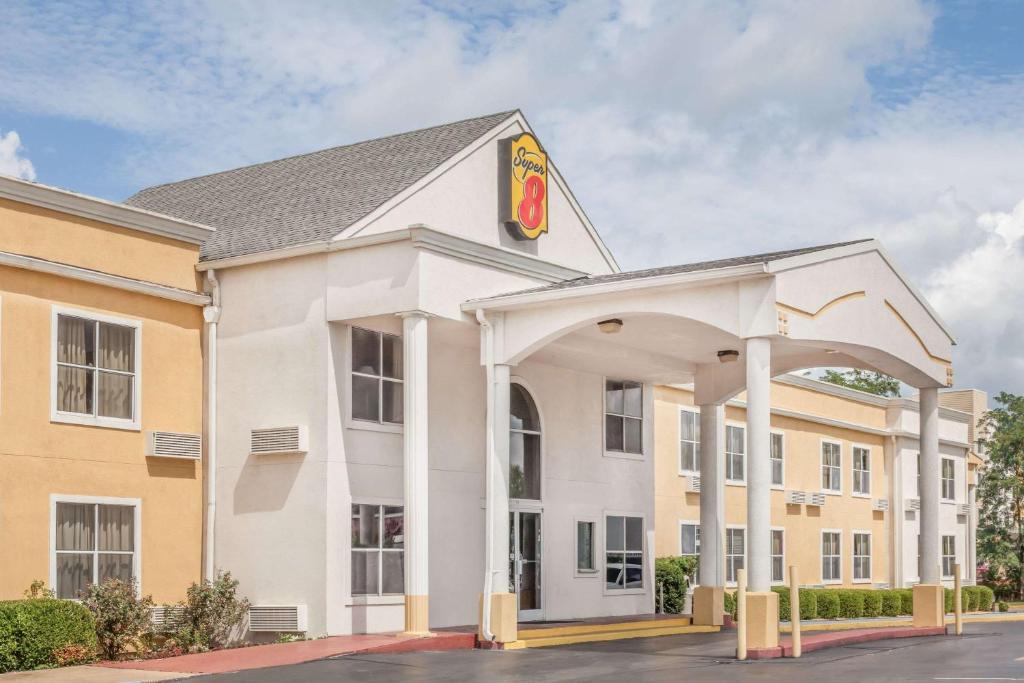 Super 8 by Wyndham Athens image