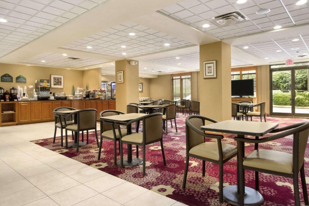 Wingate by Wyndham - Chattanooga photo 2