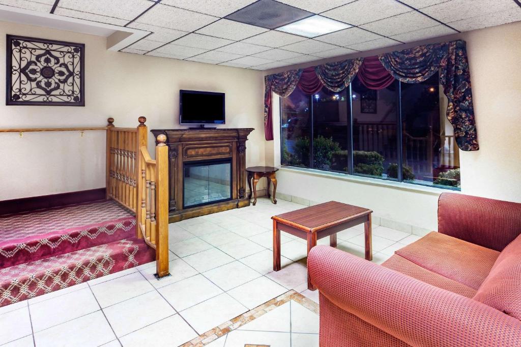 Super 8 by Wyndham Morristown/South photo 2