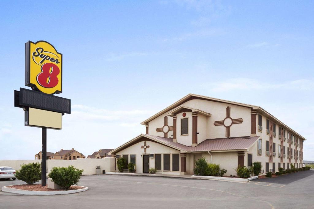 Super 8 by Wyndham Carlsbad image