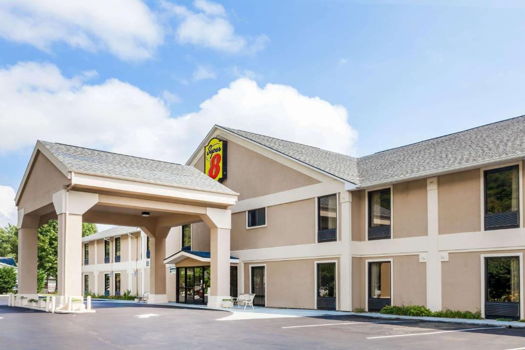 Super 8 by Wyndham Erwin image