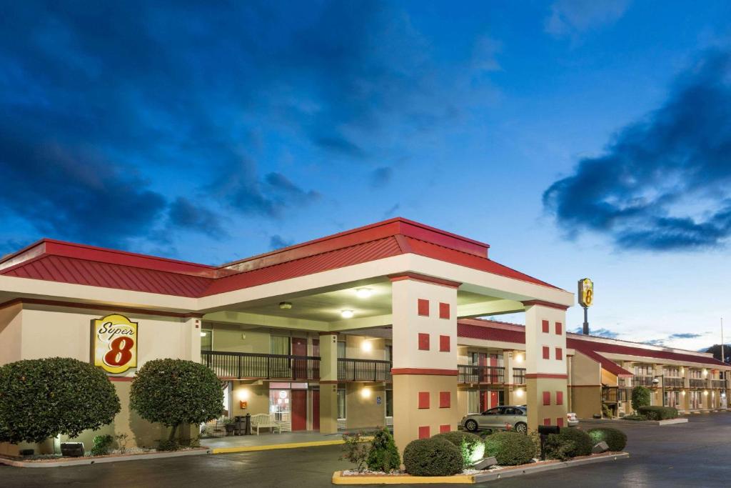 Super 8 by Wyndham Tifton image