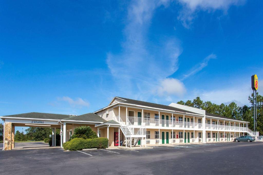 Super 8 by Wyndham Monticello image