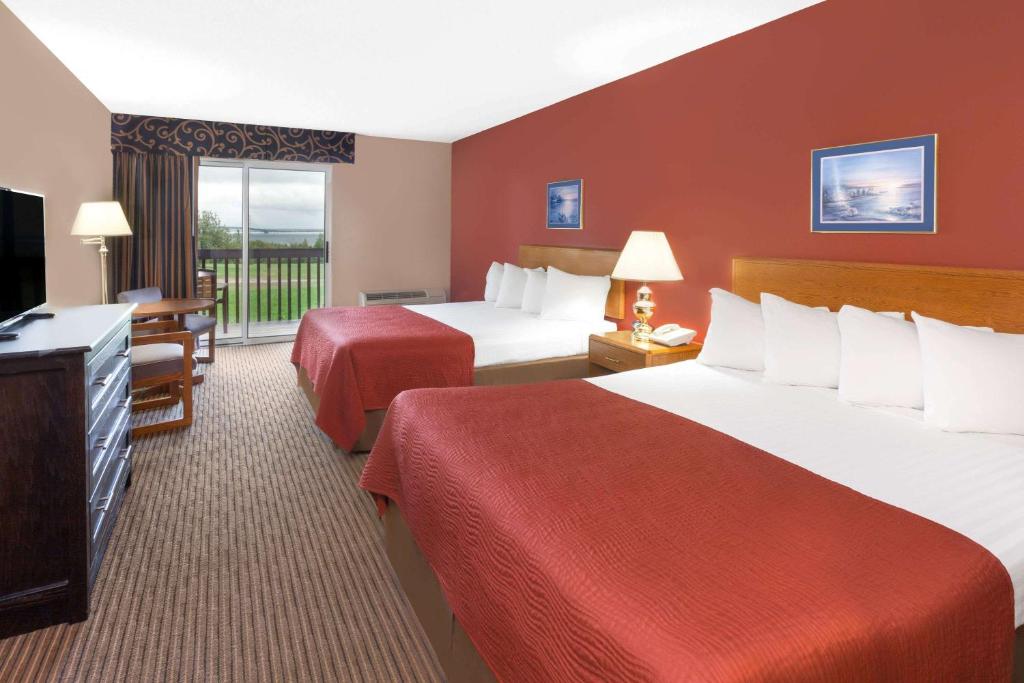 Super 8 by Wyndham St. Ignace photo 4