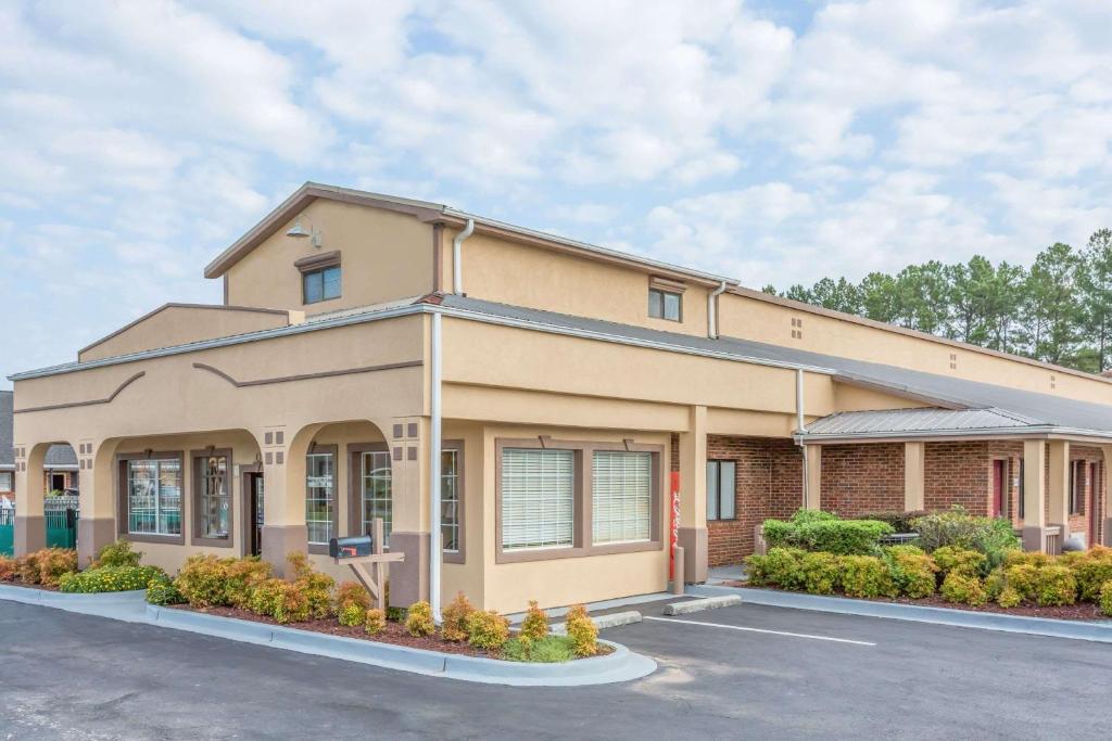 Super 8 by Wyndham Santee photo 1