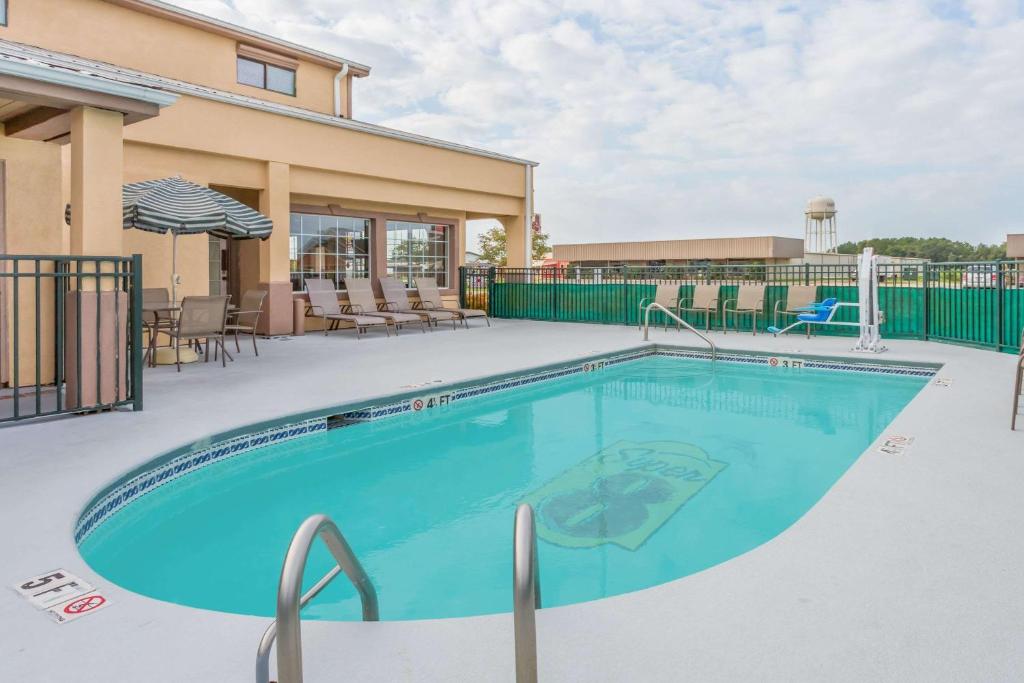 Super 8 by Wyndham Santee photo 4