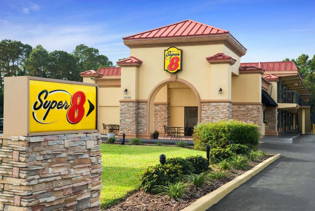 Super 8 by Wyndham Ormond Beach photo 1