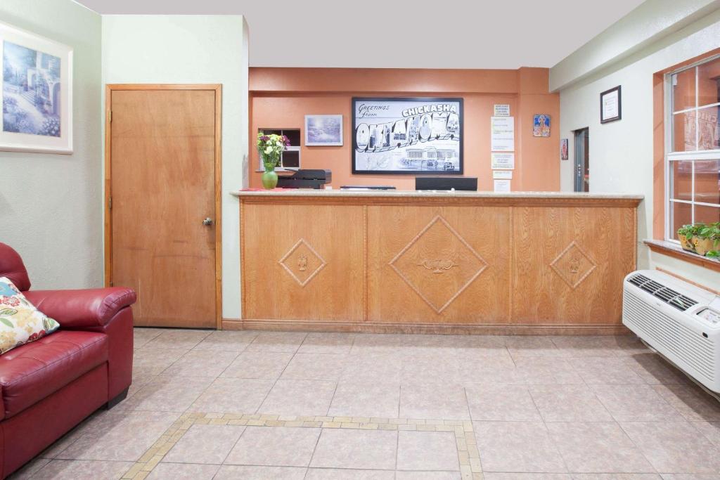 Super 8 by Wyndham Chickasha photo 2
