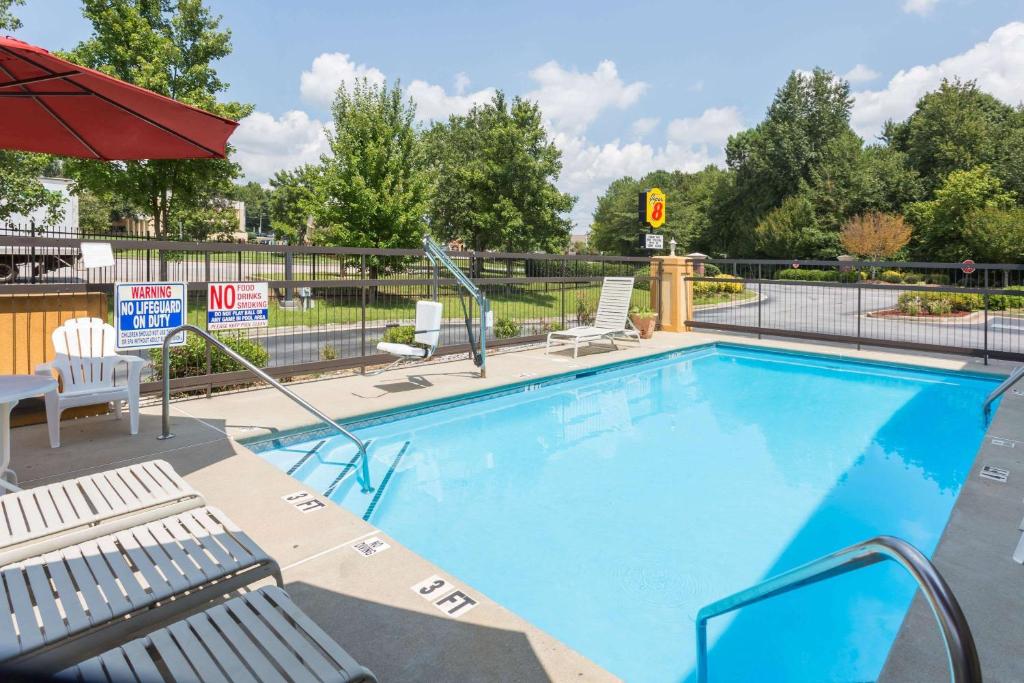 Super 8 by Wyndham Norcross/I-85 Atlanta photo 4