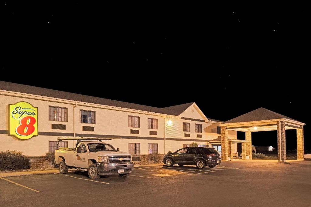 Super 8 by Wyndham Defiance image
